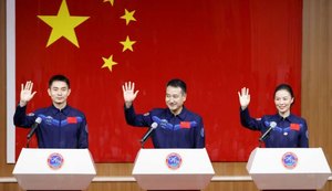 China enviará três astronautas para estação espacial no sábado
