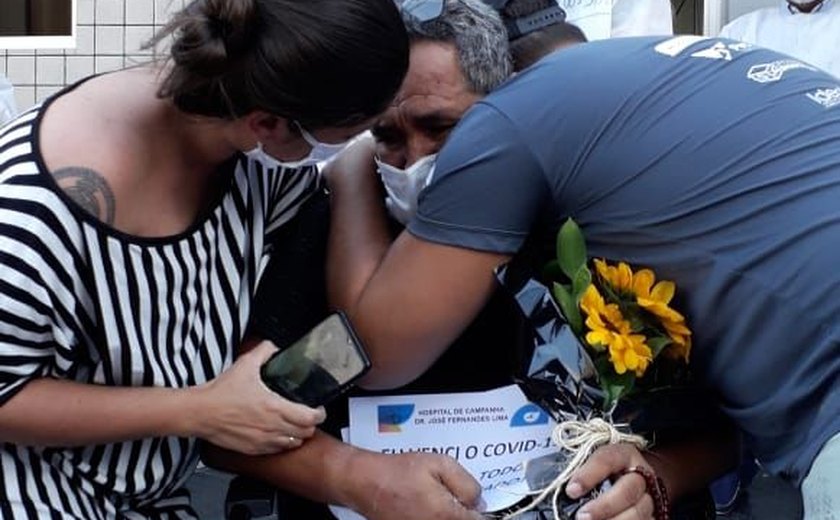 Pacientes recebem alta de Hospital de Campanha em Arapiraca