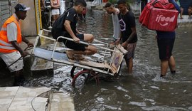 Chuvas em RJ matam 15 pessoas e bombeiros buscam desaparecidos