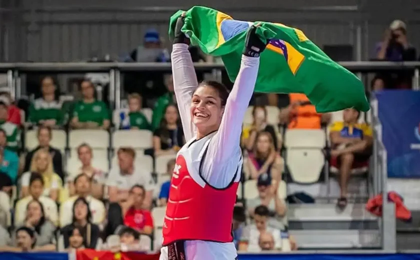Maria Clara Pacheco é campeã mundial de taekwondo na China