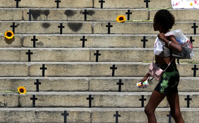 Casos de feminicídio por arma de fogo aumentam em 2025 no país