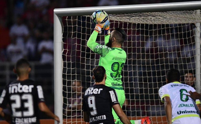 São Paulo sai perdendo por dois gols, mas busca empate contra Chapecoense