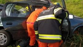 Duas pessoas morrem e seis ficam feridas em grave acidente na AL-101 Sul