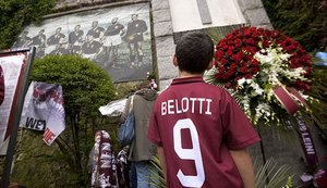 Torino faz homenagem aos 69 anos da tragédia de Superga