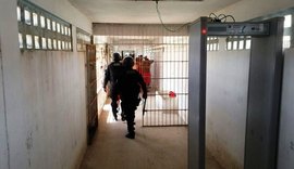 Operação no presídio Baldomero Cavalcanti encontra armas, drogas e celulares