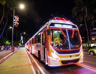 Maceioenses e turistas terão ônibus de graça para conhecer iluminação de Natal na orla marítima