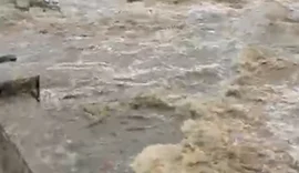 Rio Poção em Arapiraca segue com nível elevado de água devido às chuvas na região
