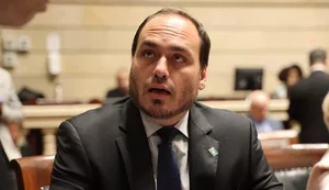 Carlos Bolsonaro é alvo da PF em operação contra esquema de espionagem ilegal da Abin