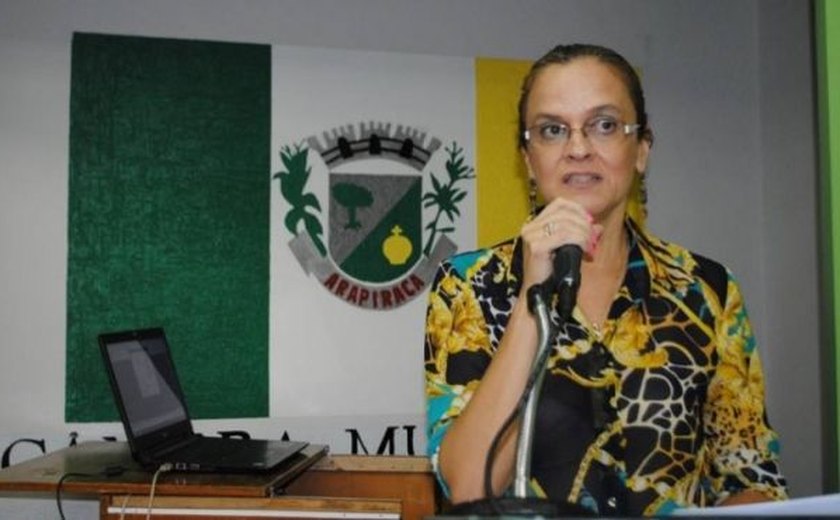 Rogério Teófilo articula retorno de vereadora à Câmara de Arapiraca