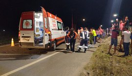 Motociclista invade a contramão, bate em veículo e morre na AL-220