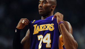 Kobe Bryant morre em acidente de helicóptero nos Estados Unidos aos 41 anos