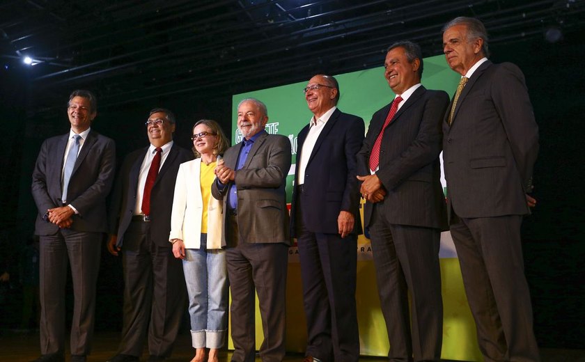 Lula anuncia cinco ministros do futuro governo