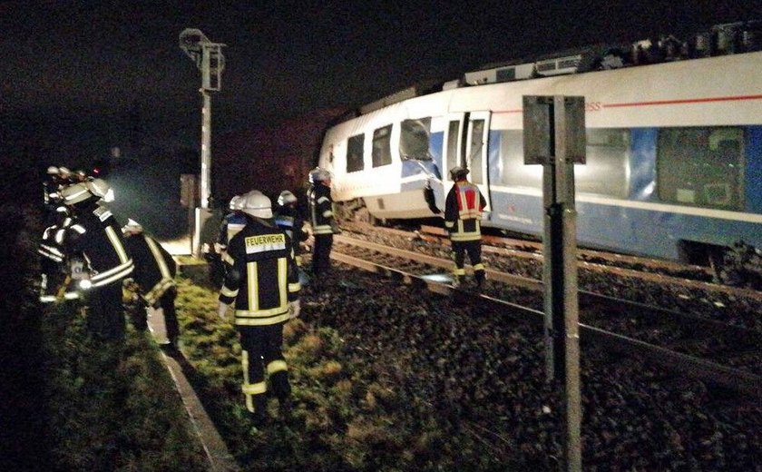 Colisão entre trens deixa pelo menos 50 feridos na Alemanha