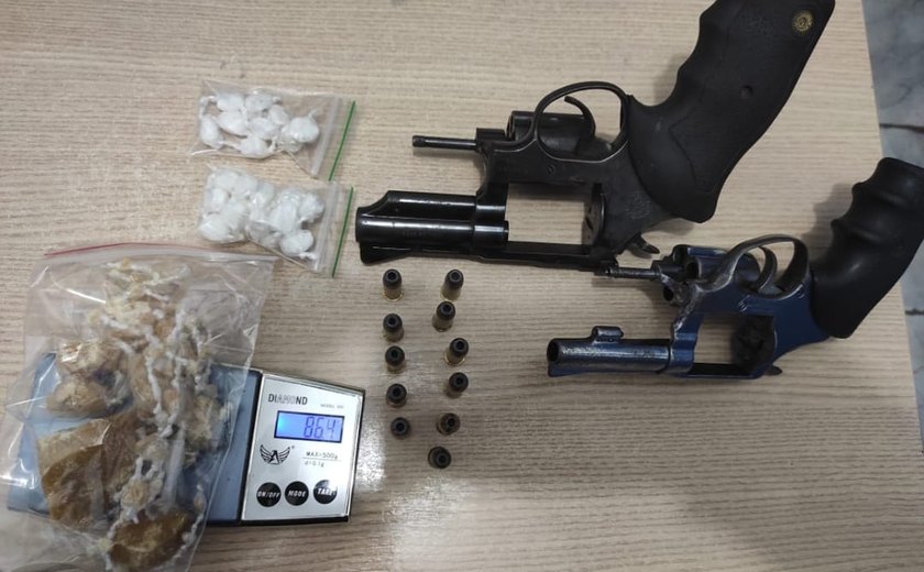 Dupla é presa após ser flagrada com drogas e armas de fogo em Maceió