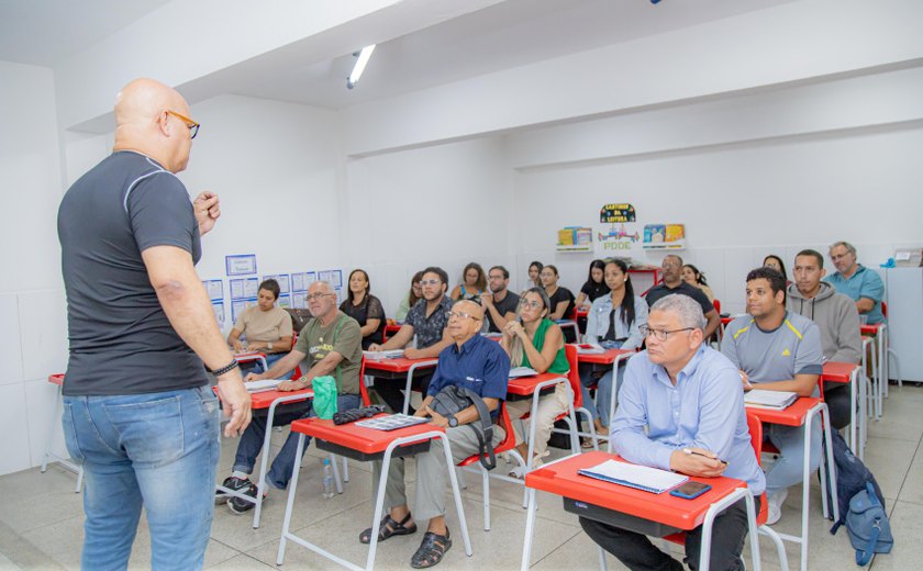 Núcleo de Línguas Estrangeiras de Maceió completa 25 anos mudando vidas