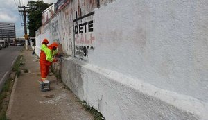 Para reduzir poluição visual, Convívio Social retira publicidades irregulares