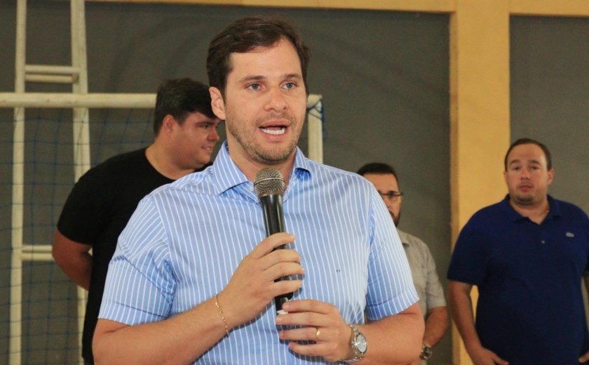 Prefeito Cacau anuncia auxílio de até R$ 5 mil para empreendedores formais e informais