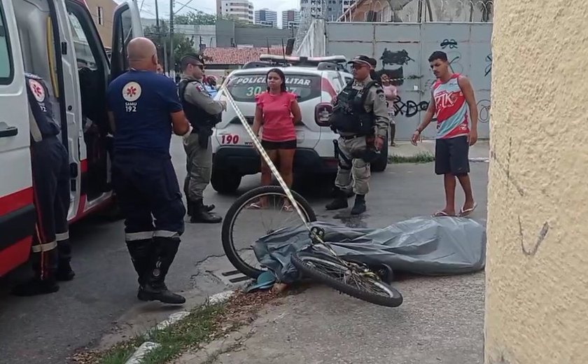 Homem é morto na Jatiúca enquanto andava de biciceta