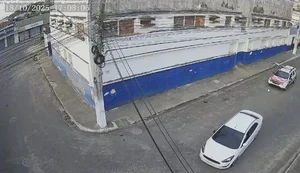 Vídeo: dupla é presa após roubo de veículo e perseguição policial no Centro de Maceió