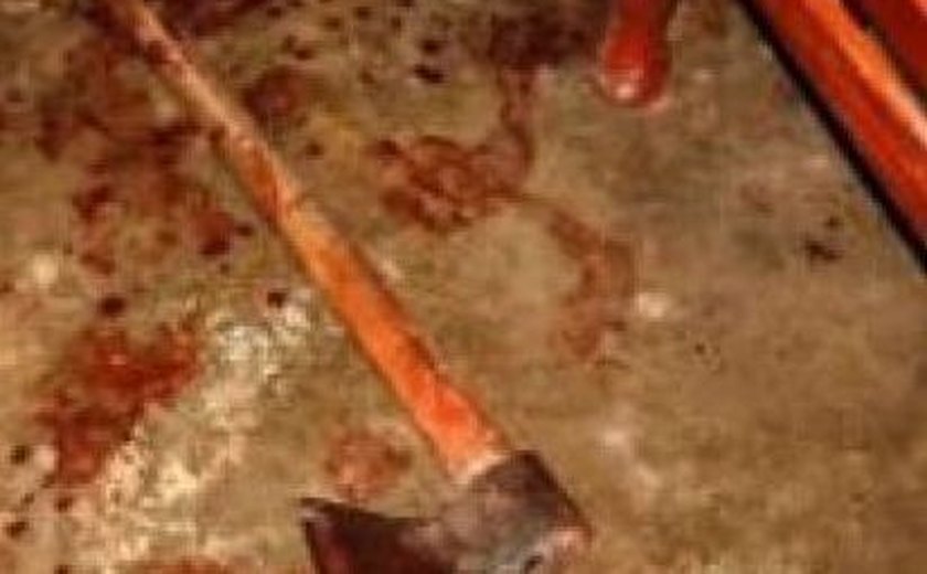 Homem mata companheira a machadadas e fere afilhado no Sertão