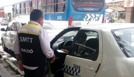 Operação da SMTT autua táxis irregulares em Maceió