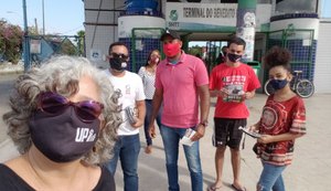 Lenilda Luna faz panfletagem e apresenta planos de transporte gratuito