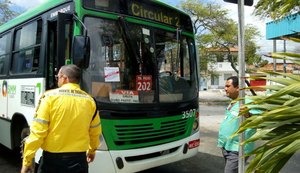 Durante fiscalização, equipes da SMTT recolhem ônibus irregulares