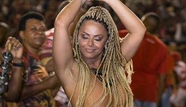 Vivi Araújo cai em ensaio de escola de samba e vira piada na internet