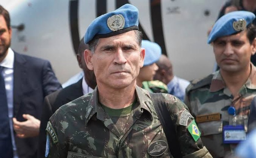 General Santos Cruz critica Bolsonaro e Pazuello: 'Péssimo para o Brasil'
