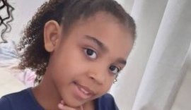 Menina de 10 anos morre baleada enquanto brincava na porta de casa