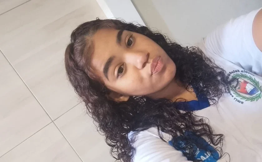 Adolescente dada como desaparecida estava passeando com amigos e já voltou para casa
