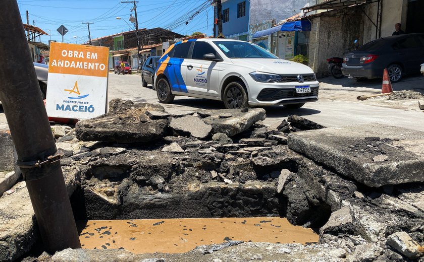 Infraestrutura realiza desobstrução e manutenção de galeria em via do Trapiche da Barra