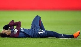 Neymar sai de maca e vira dúvida para jogo contra Real Madrid