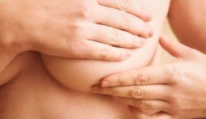 Apoio psicológico é fundamental para tratamento de câncer de mama, alerta profissional