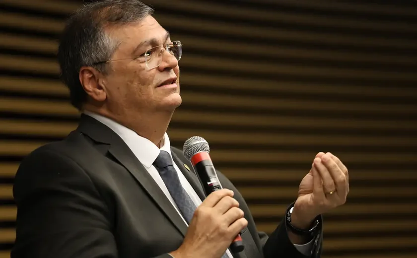 Dino determina que PF investigue conduta de Bolsonaro durante pandemia