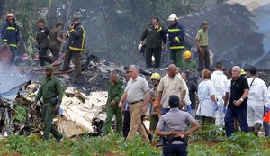 Avião cai em Cuba e mata 110 pessoas