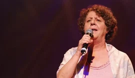 Morre a cantora e compositora Cristina Buarque
