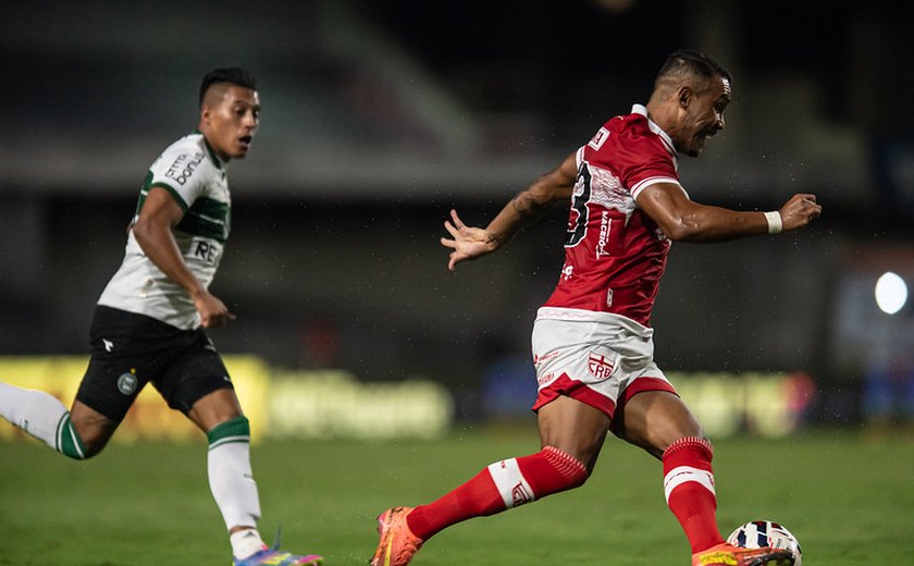 CRB perde para o Coritiba e conhece a quarta derrota seguida