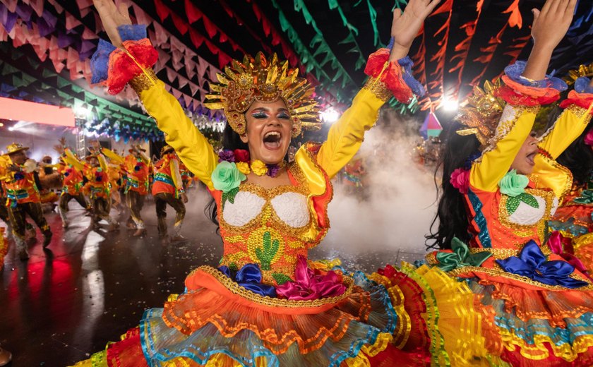 São João Raiz: Quadrilhas juninas se apresentam na primeira noite de Festival