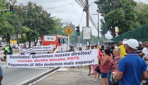 Demitidos do Veredas protestam em frente à unidade hospitalar cobrando direitos trabalhistas