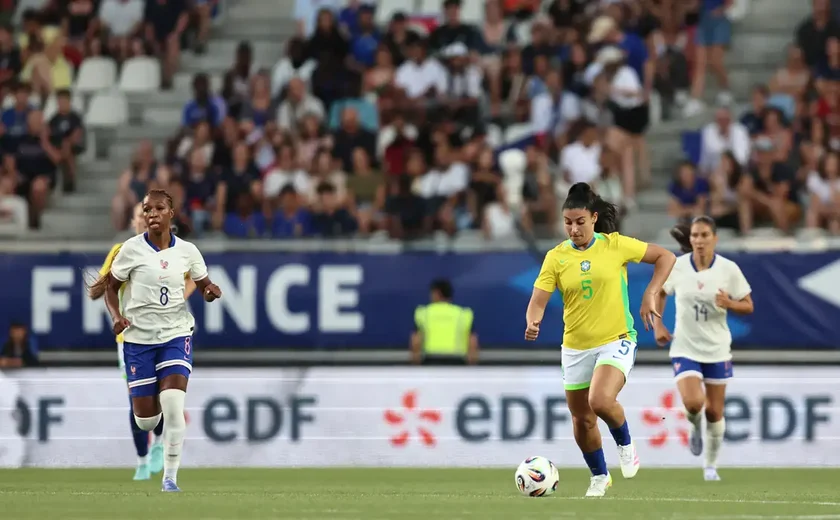 Seleção feminina perde para a França de virada em último teste antes da Copa América