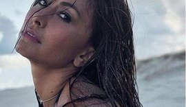Apresentadora Sabrina Sato corrige internauta e assume que tem celulite