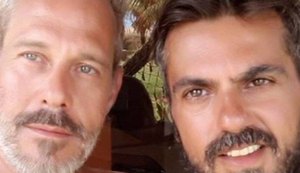 Galã dos anos 90, ator oficializa casamento com produtor após 20 anos