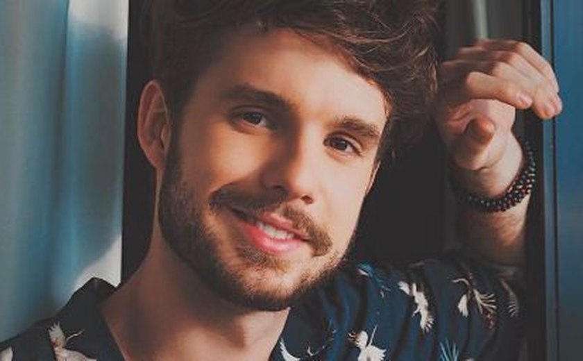 Conheça o garoto que balançou o coração de Marquezine e Marina Ruy Barbosa