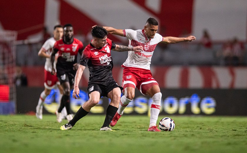 CRB perde para o Athletico, que não vencia há sete jogos