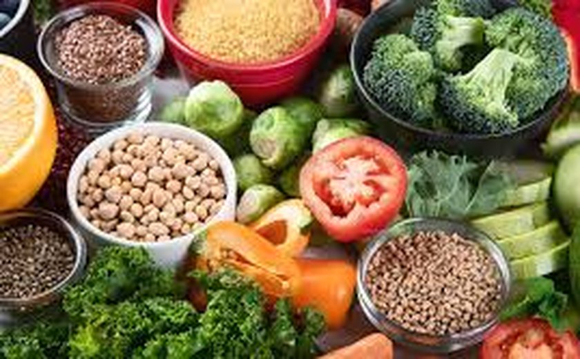 Saúde da mulher na maturidade: o que mudar na alimentação?