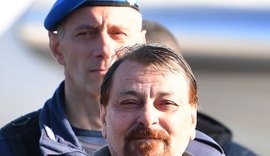 Battisti chega à Itália após quase 40 anos foragido e será levado a presídio em Roma