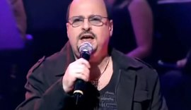 Vocalista do 'Roupa Nova', é internado com Covid-19 após transplante de medula