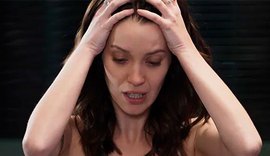 Novela 'Rock Story': Júlia corre atrás de Alex, é atropelada e perde seu bebê