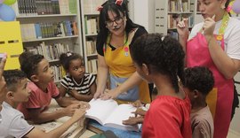 'Biblioteca na Praia' leva atividades gratuitas para a orla de Maceió no dia 30 de abril